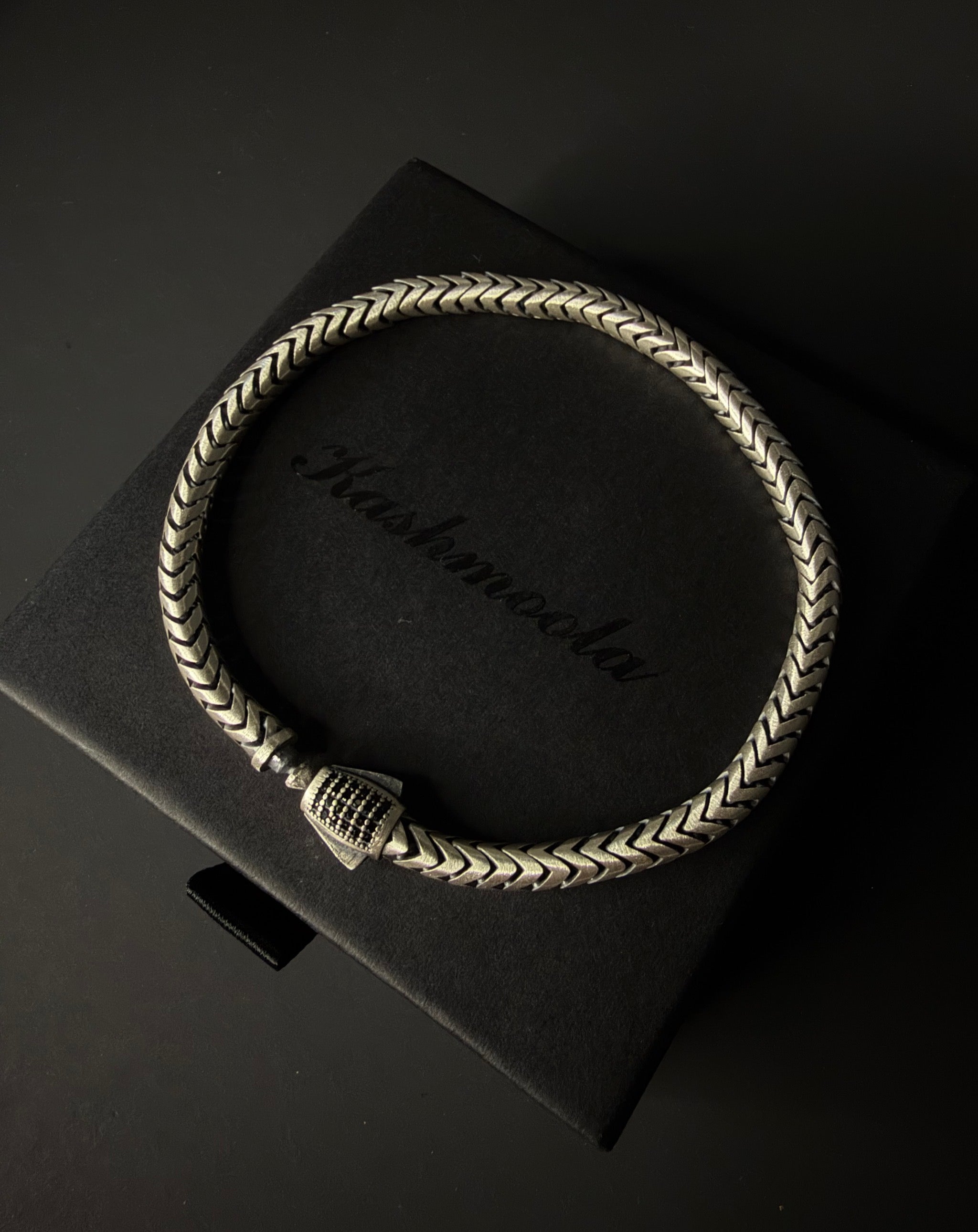 925 Sterling Silver Woven Link Bracelet with Black Stone Accents – 23 cm