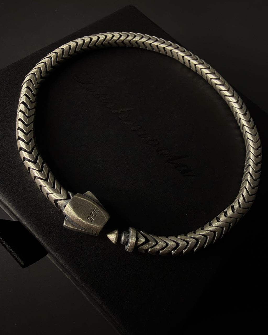 925 Sterling Silver Woven Link Bracelet with Black Stone Accents – 23 cm