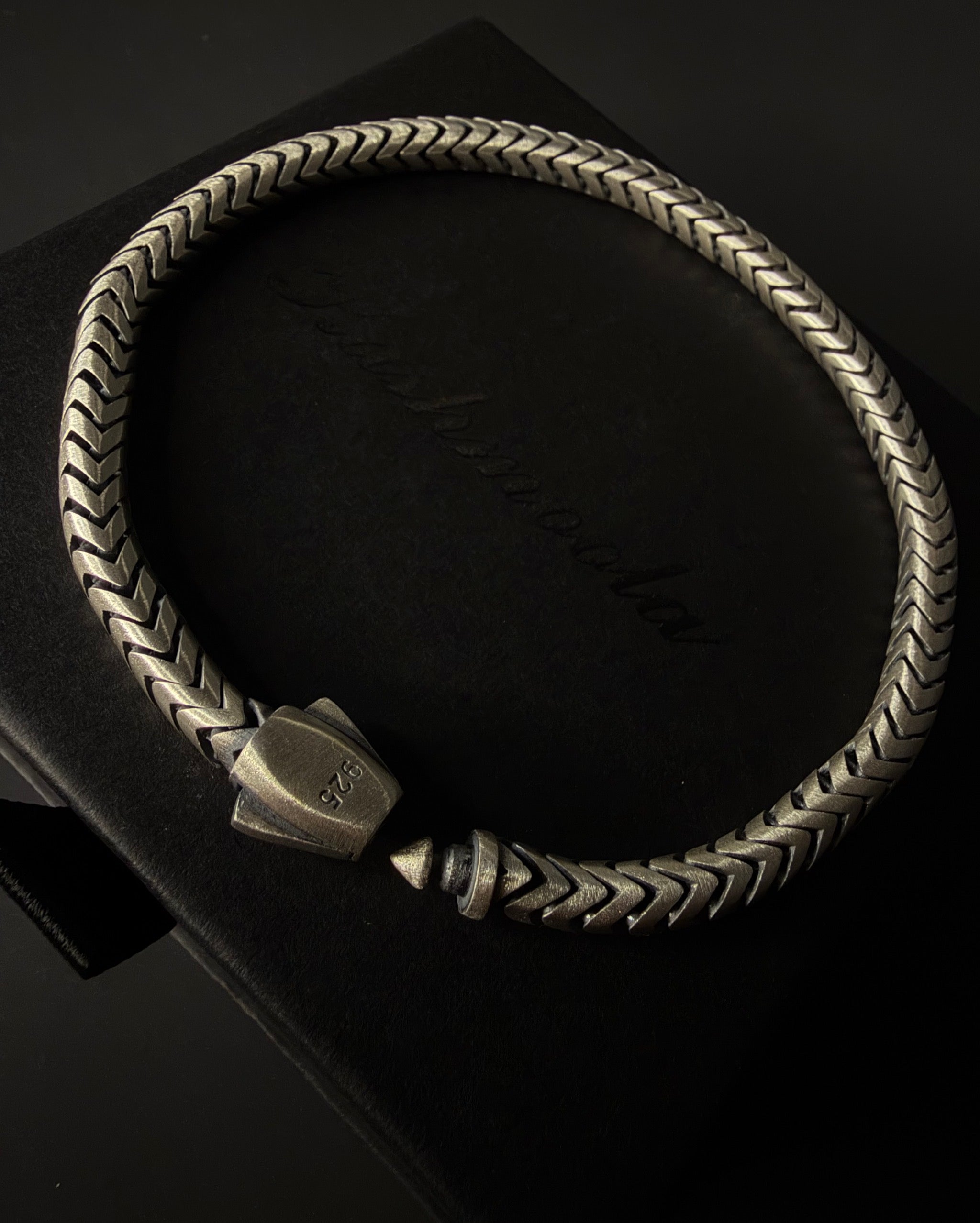 925 Sterling Silver Woven Link Bracelet with Black Stone Accents – 23 cm
