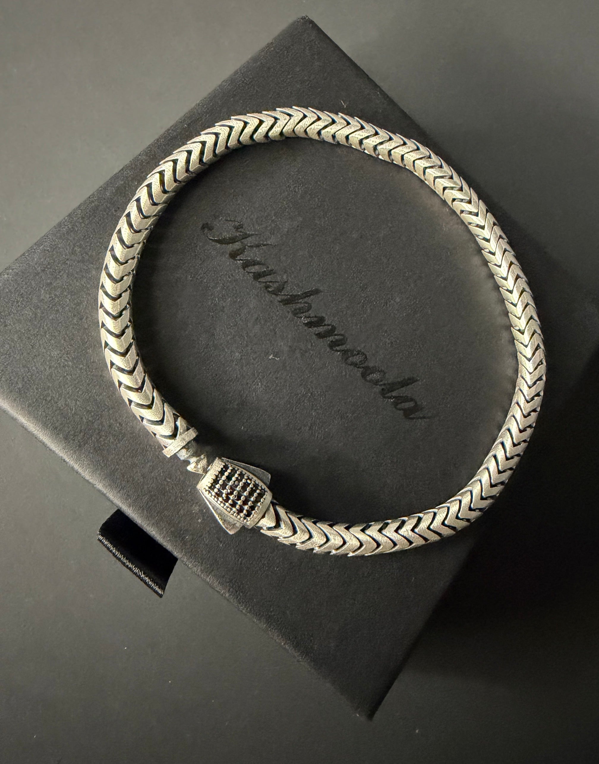 925 Sterling Silver Woven Link Bracelet with Black Stone Accents – 23 cm